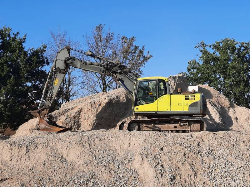 1 Ton Mini Excavator for Sale: QS-10 Specs - compact excavator at a construction site