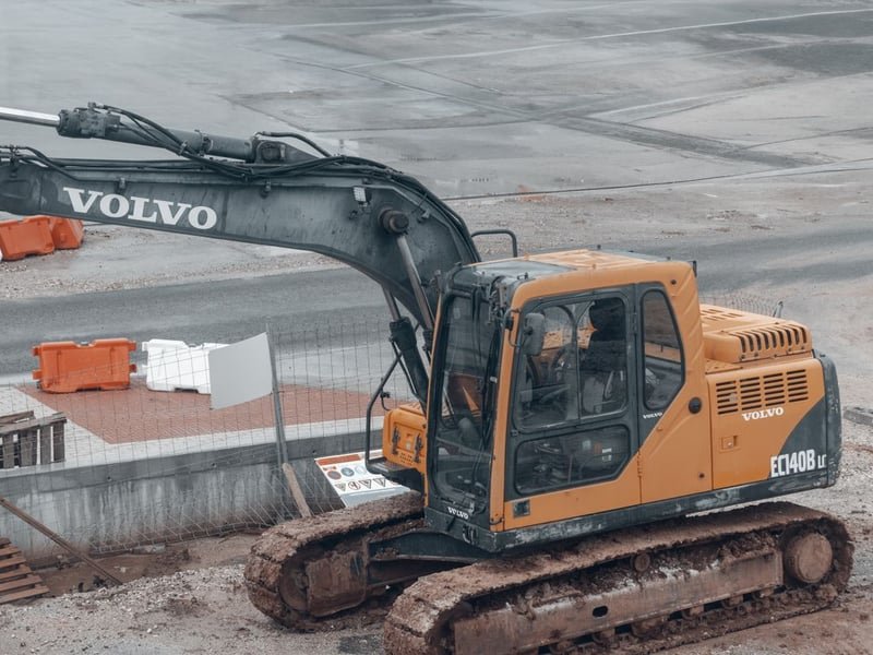 Best Mini Excavator: Models, Brands and Buying Guide - excavator digging and earthmoving
