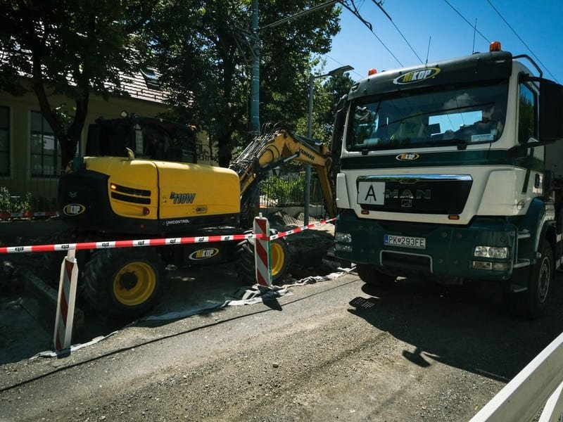 How to Load a Mini Excavator on a Trailer - excavator maintenance and undercarriage inspection