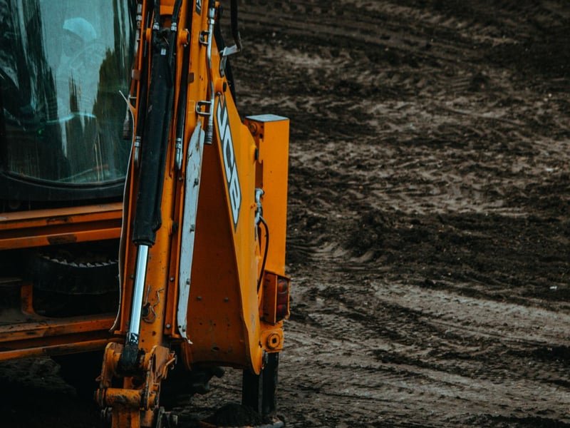 Mini Excavator Size Chart: Tonnage, Width and Dig Depth - mini digger working on site