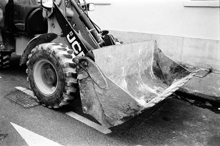 How Much Does a Skid Steer Weigh: Specs, Cost and Buying Tips