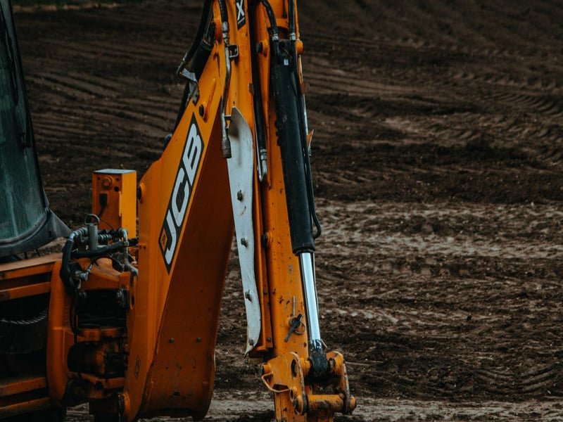 Small Mini Excavator: QS-10 and QS-12 Comparison - mini digger working on site