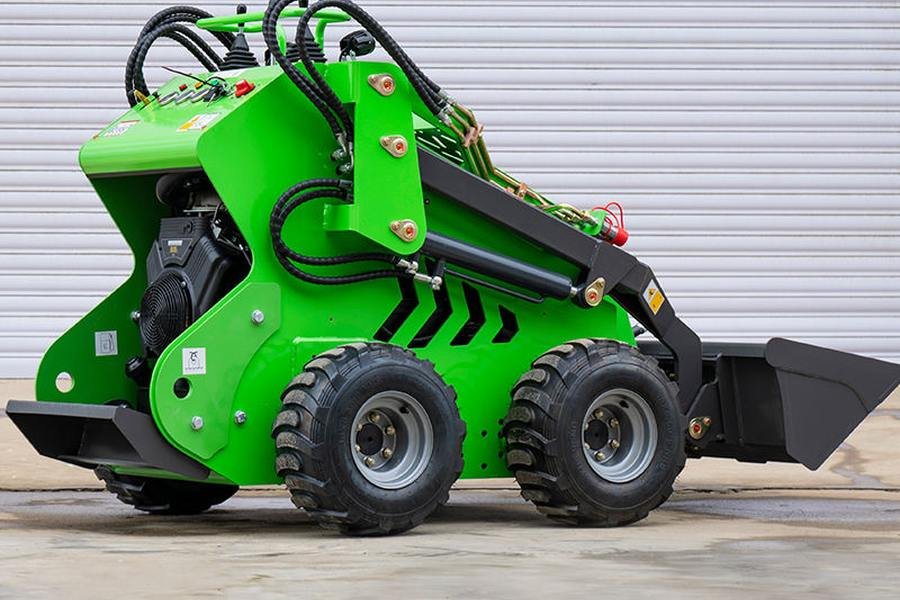 QS-330 mini skid steer loader engine compartment