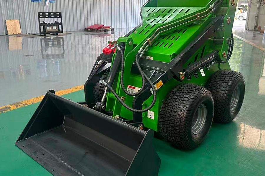 qs 330 mini skid steer loader front 45
