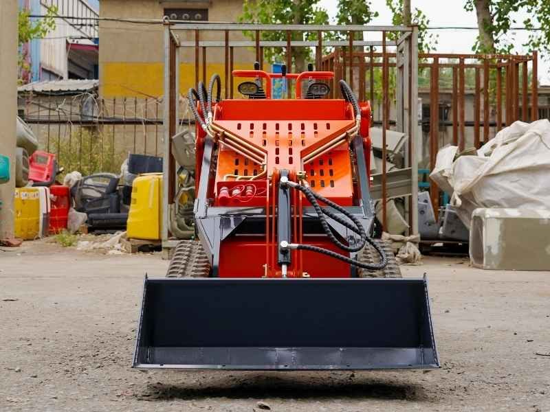 QS-380T mini skid steer loader front view