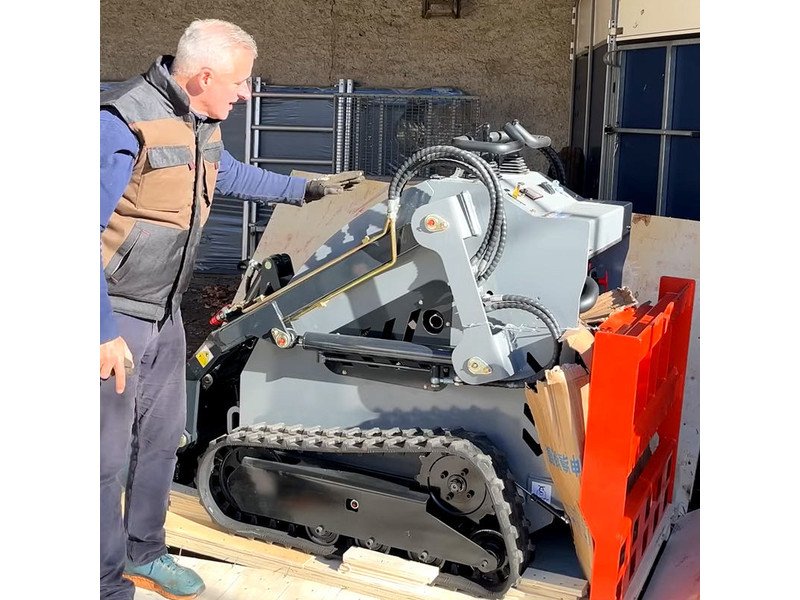 QS-480S wheeled mini skid steer loader with bucket