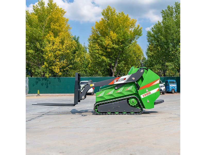 QS-X1300T tracked mini skid steer loader with attachment